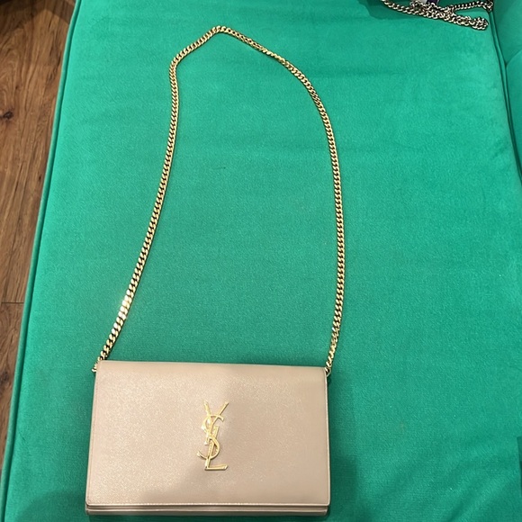 Kate Medium YSL Crossbody Bag in Grained Leather - Picture 3 of 7